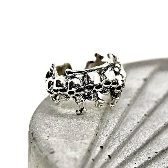 Gothic Skull and Bones Ring Silver Size 8 - Image 2