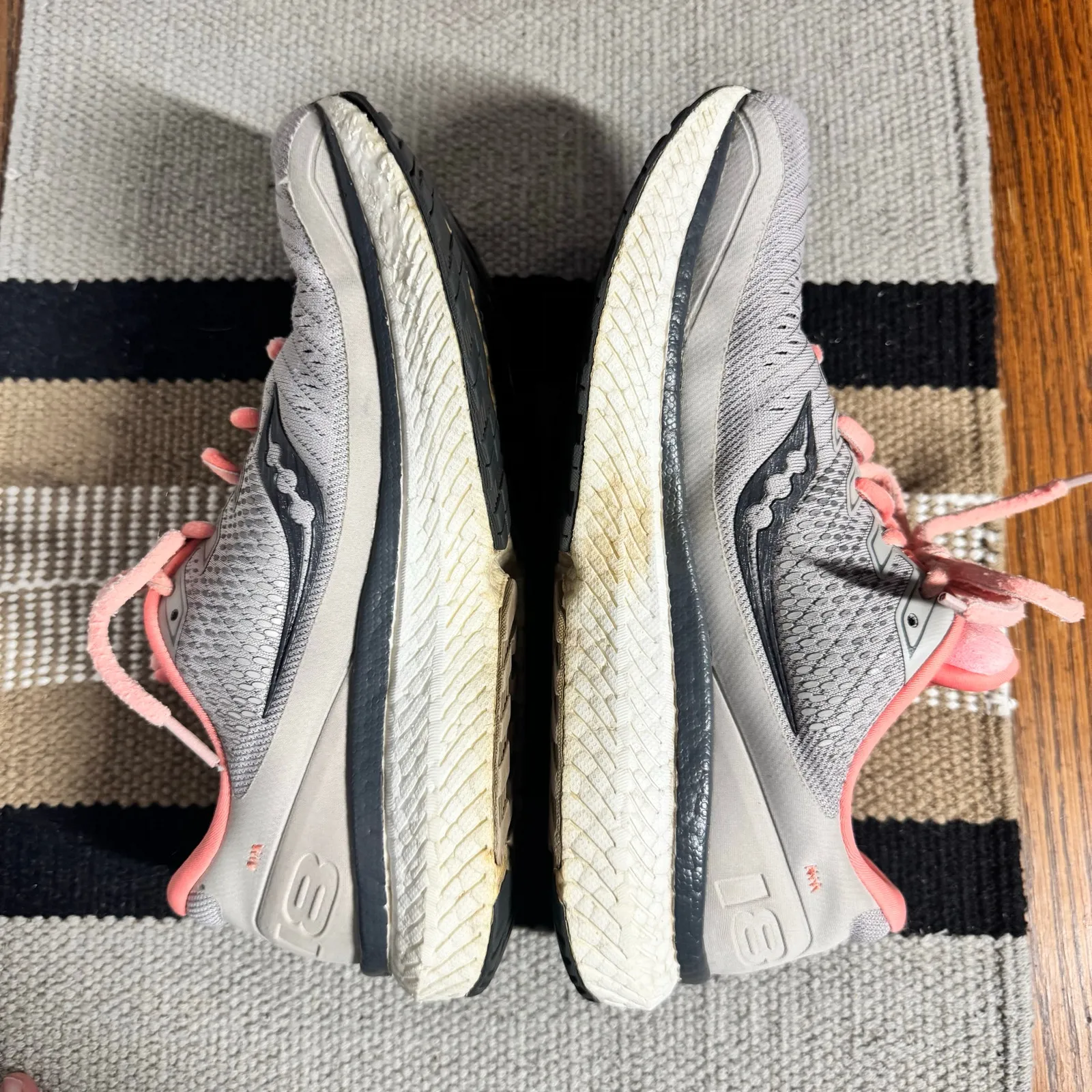 Saucony Triumph 18 Running Walk Shoe Sneaker Women 8.5 Gray Pink Comfort Casual - Image 9