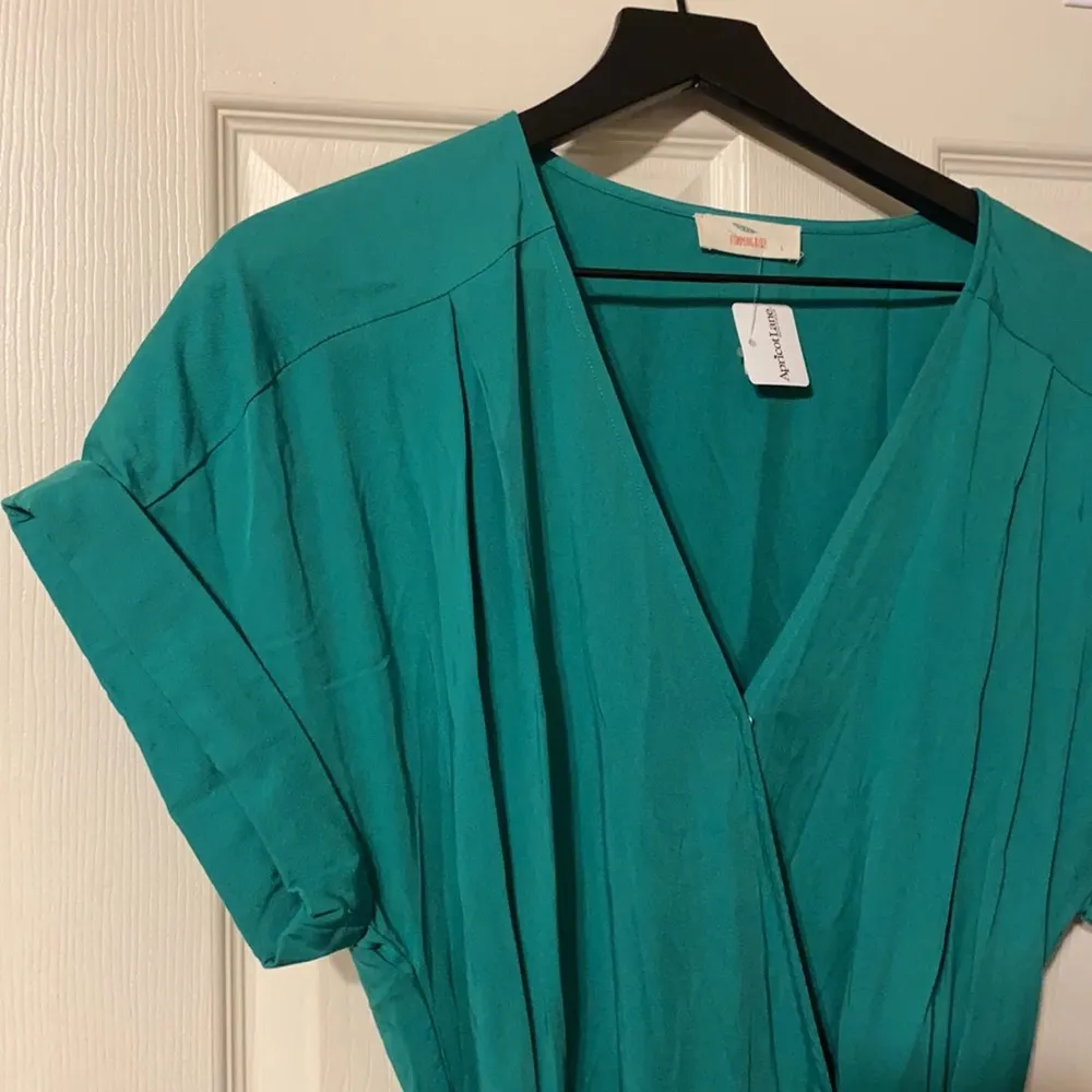 NWT Hummingbird short button front green tie dress, L - Image 3