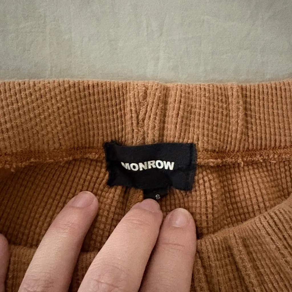 Monrow Waffle Knit Lounge Set Cropped Sweater & Mid - Image 6