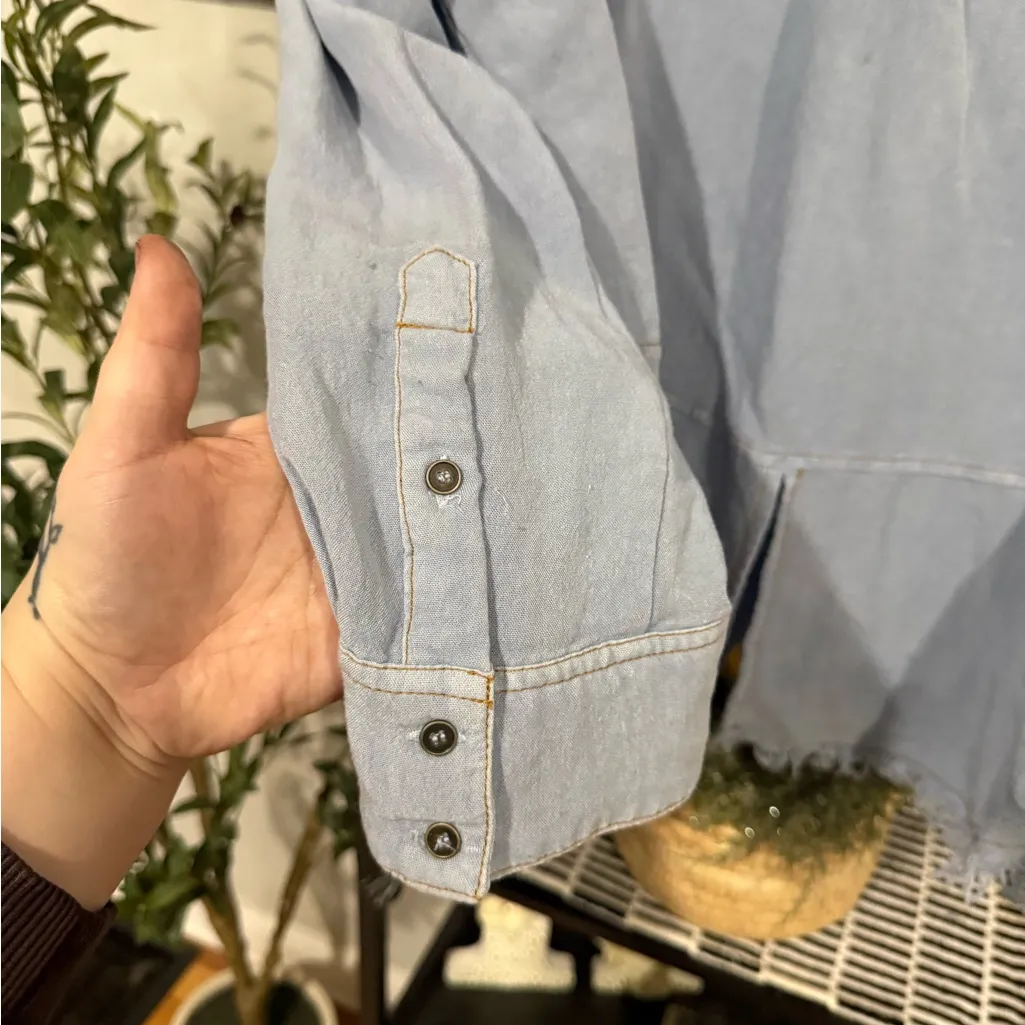 Umgee USA Light Chambray Button Front Top – Size L - Image 6
