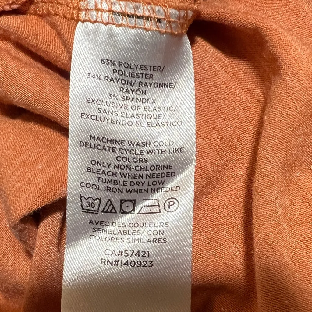 Loft Bundle: 2  Ruched Crop Tops 1 x Rust, 1 x Dark Gray Size Medium - Image 7