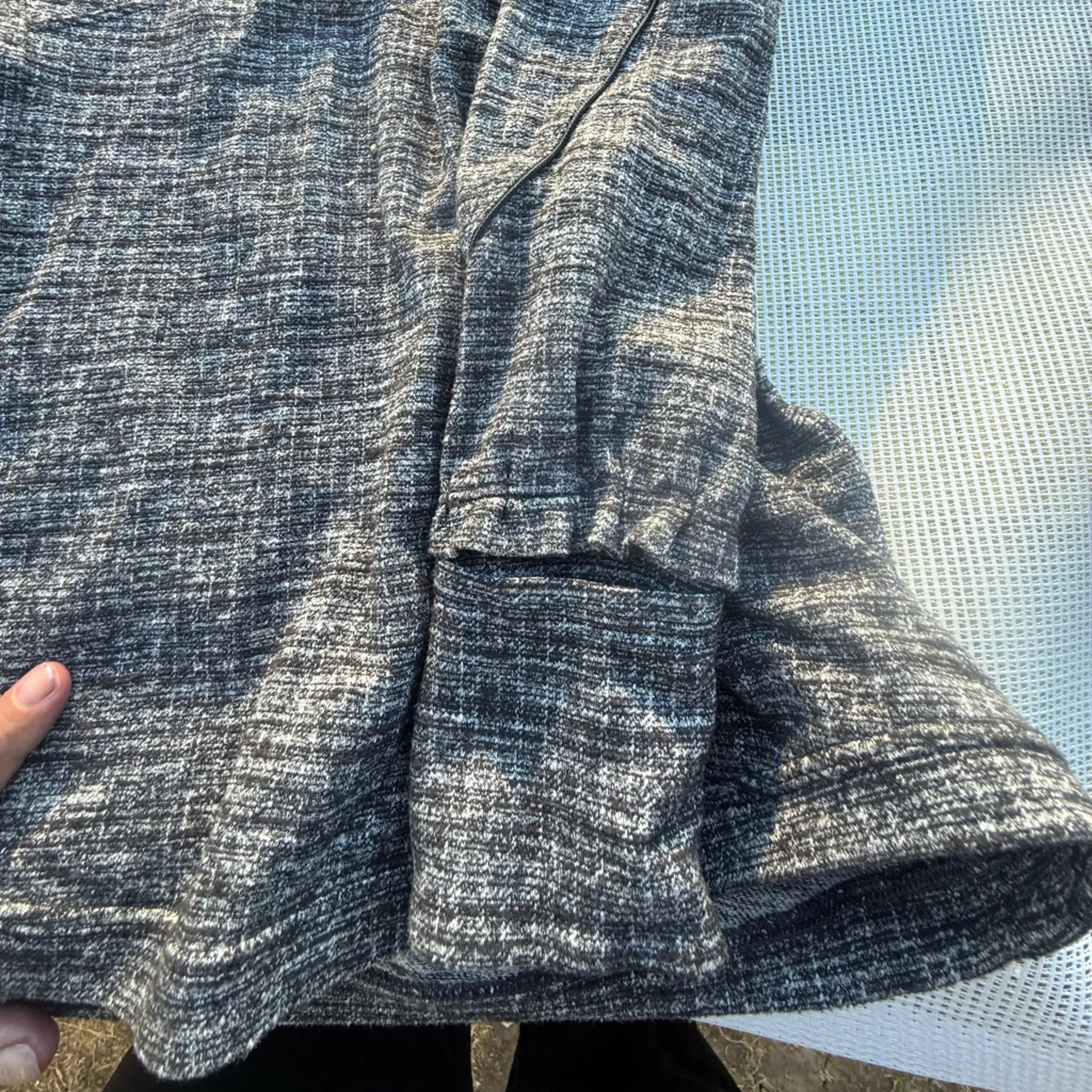 Lululemon  Run  Women's Gray Quarter-Zip Top size 4 - Image 7