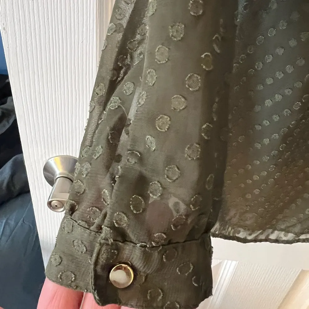 NY&CO forest green polka blouse - Image 6