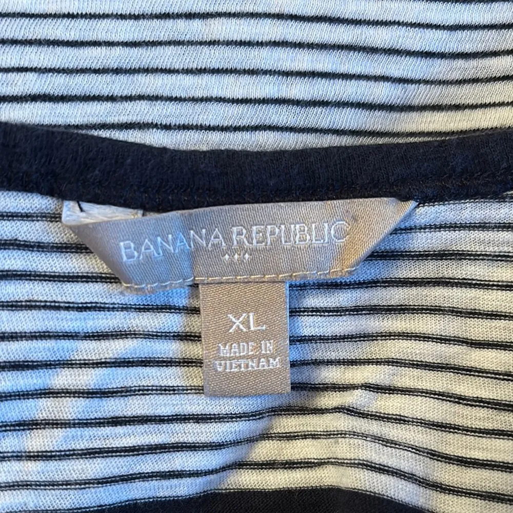 Banana Republic Sleeveless Black and White Tank Top - Image 2