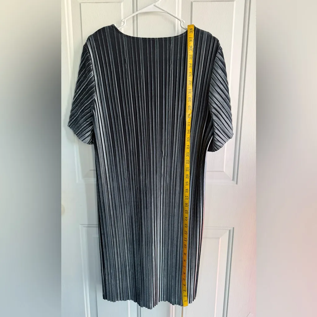 LILLA P Metallic Pleated Shift Dress Gray Silver V - Image 10