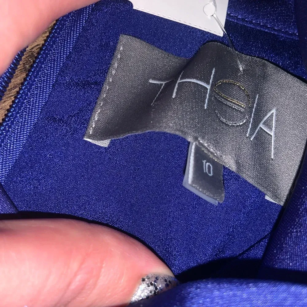 Theia satin blue Carrie 3D floral cape dress rare size 10 800$ - Image 10