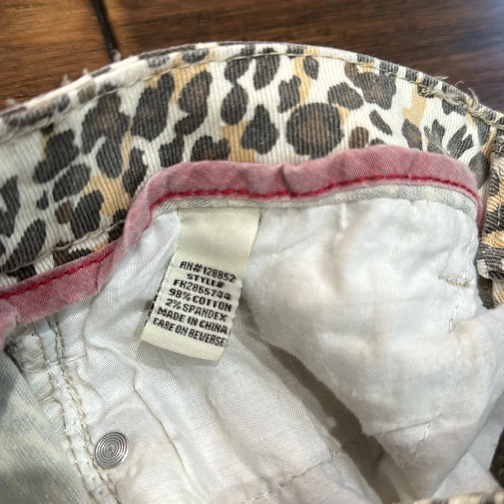 1ST KISS Cheetah Cut-off Shorts - Image 9