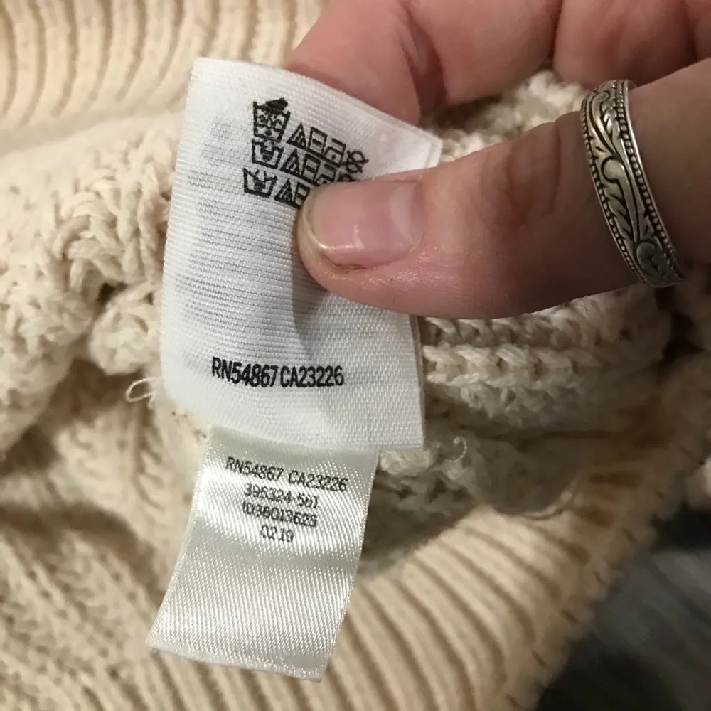 Victoria’s Secret Knit Ivory White Sweater; size X-Small - Image 8