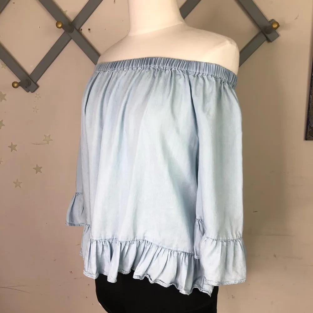 Jane And DeLancey Ruffle off the shoulder chambray Blouse - Image 8