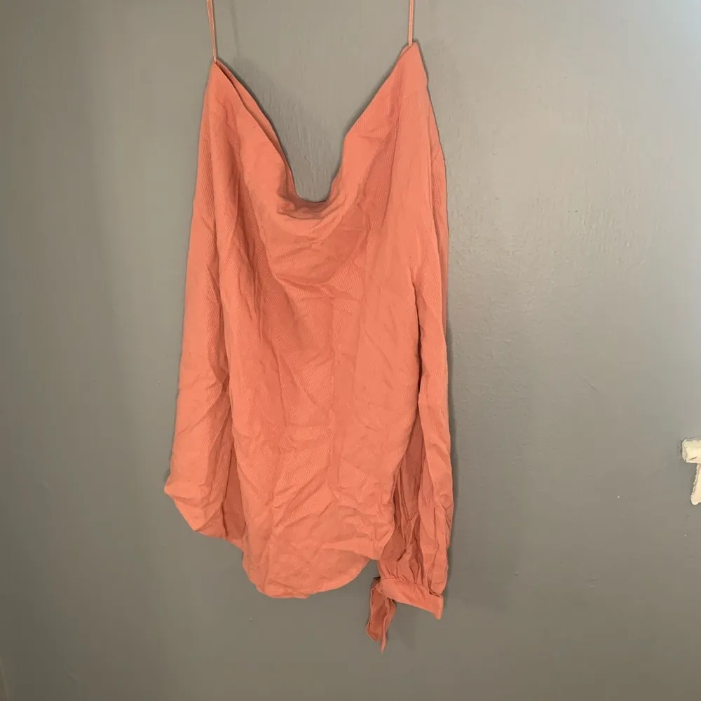 Trouve pink one shoulder tie sleeve slit top Size M - Image 6