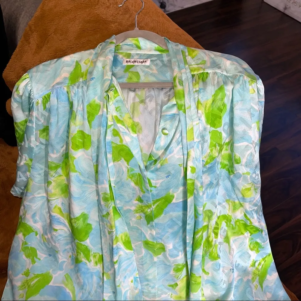 Balenciaga P ussy Floral Print Silk Jacquard Blouse in Blue - Image 4