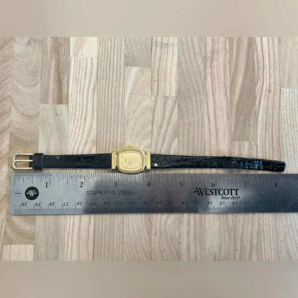 Seiko Ladies Watch RARE Vintage Black Leather Strap Gold Tone Dial - Image 10