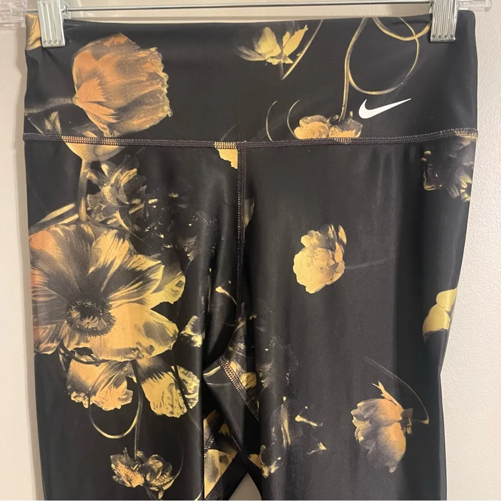 Nike Black and Gold Floral Leggings - Image 2