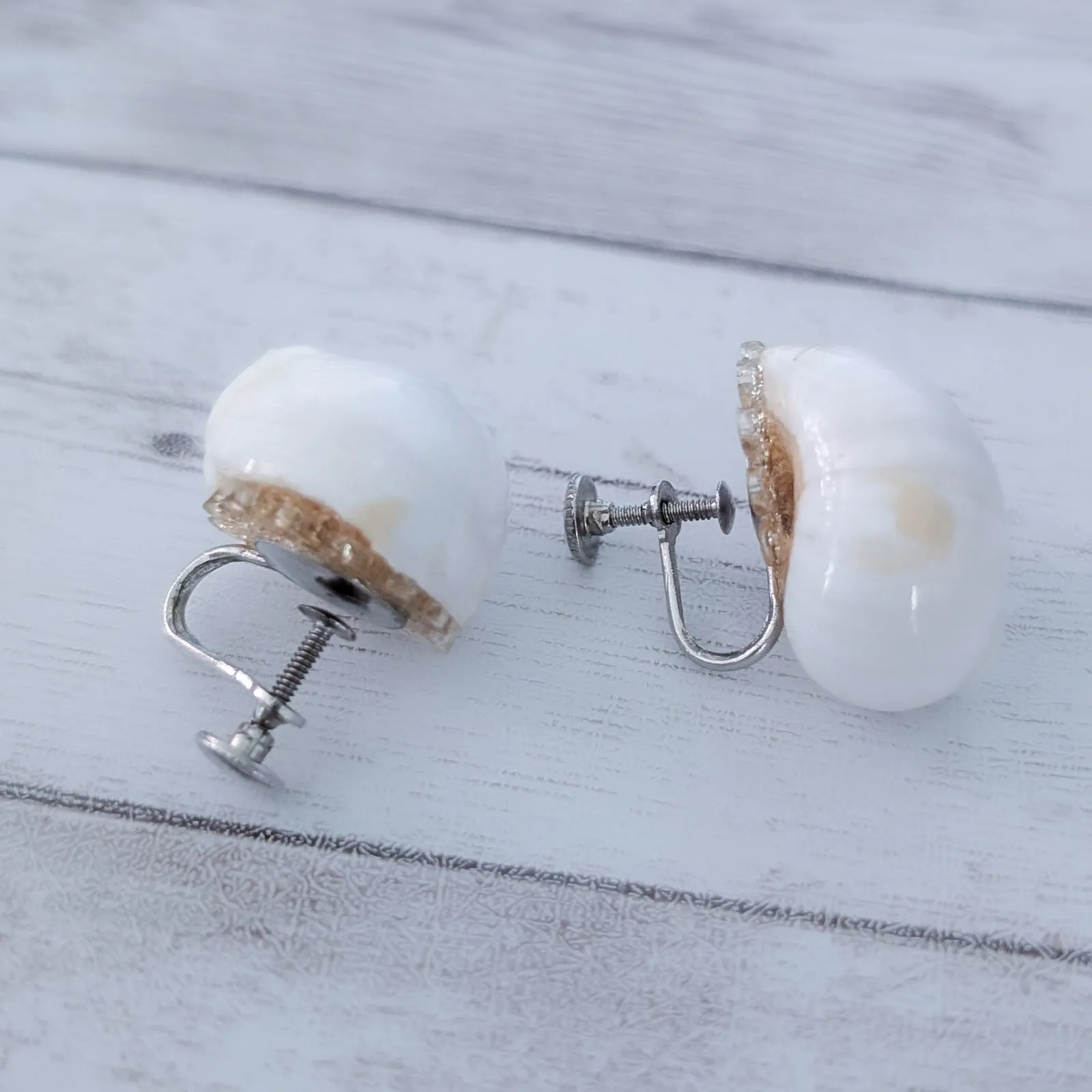 Vintage Screw On Earrings Chunky 3D Large Shell Beach Vibes White - Image 6
