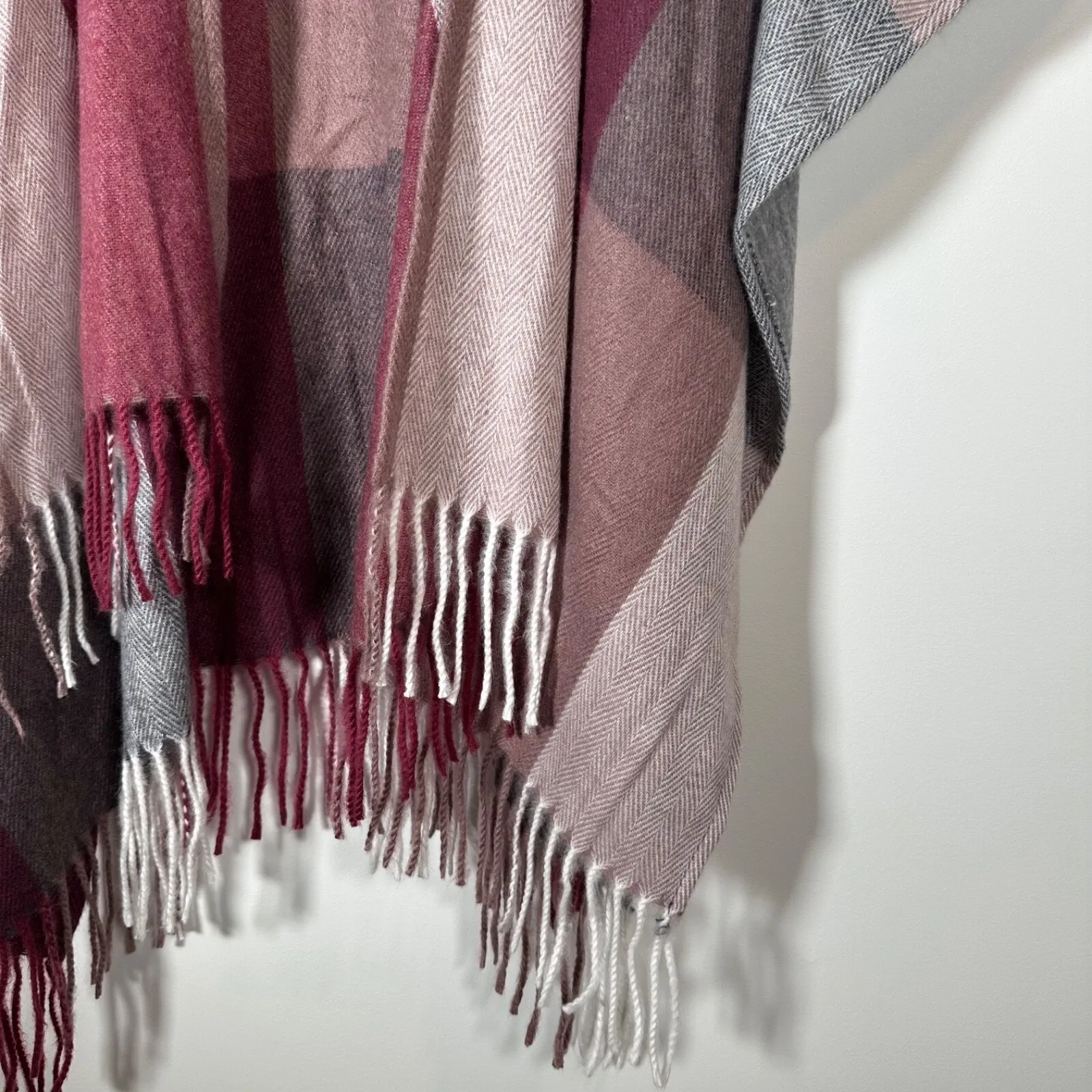 Woolrich Plaid Blanket Wrap Shawl Poncho One Size Fringe Trim Burgundy Soft Cozy - Image 2