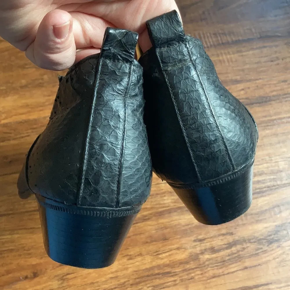 Giorgio Brutini black snake skin heeled ankle boots size 8 - Image 6