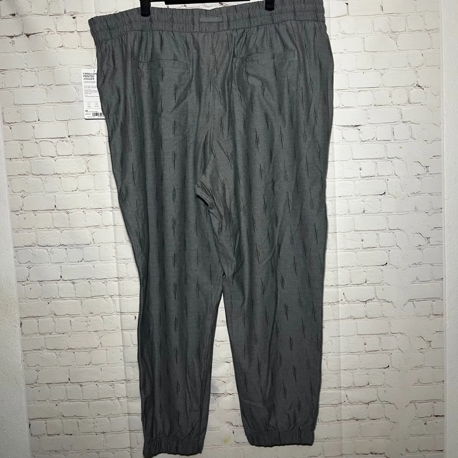 NWT Athleta Farallon Printed Jogger Pants Grey Print Drawstring Women Size 22 - Image 6