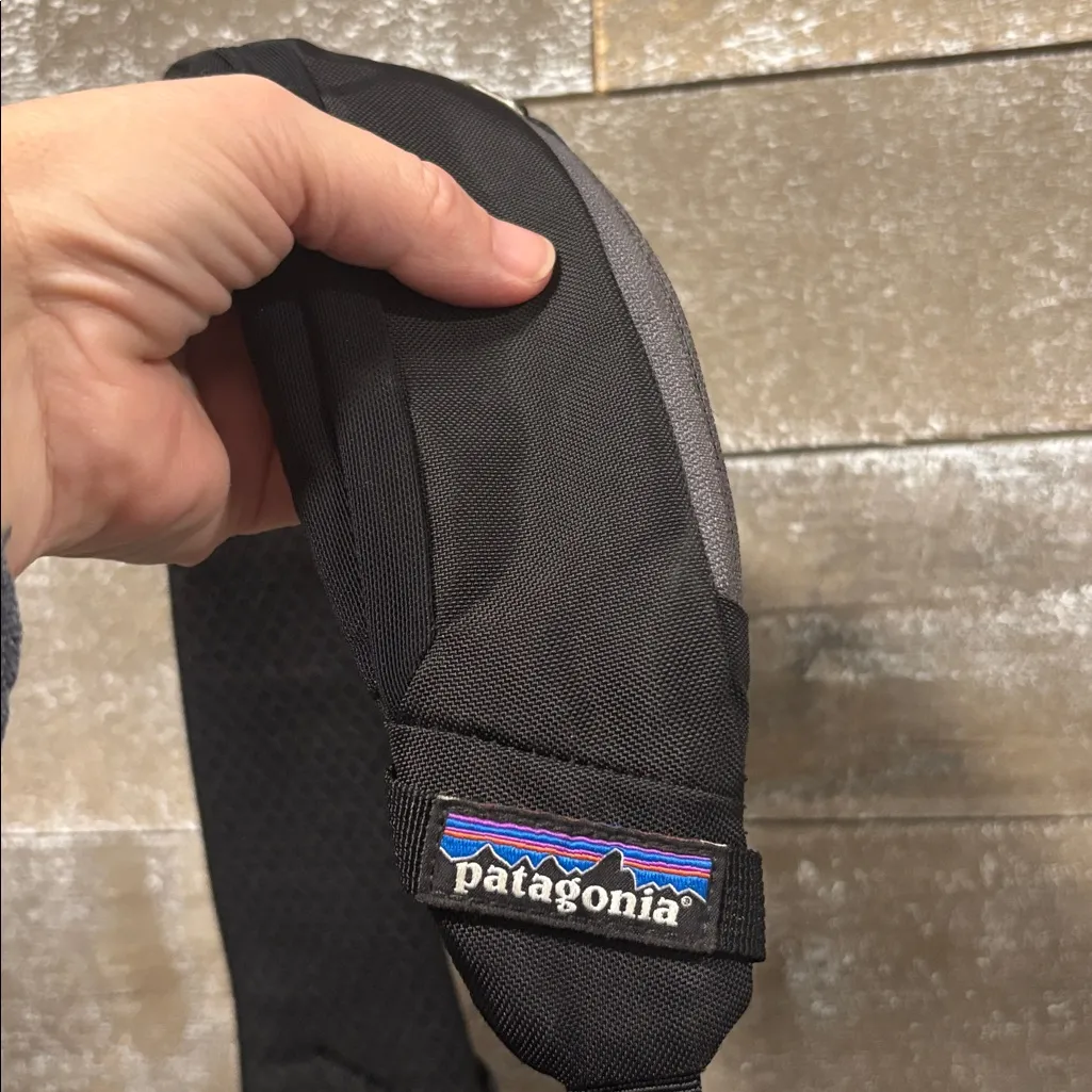 Patagonia Black 8L Atom sling bag - Image 6