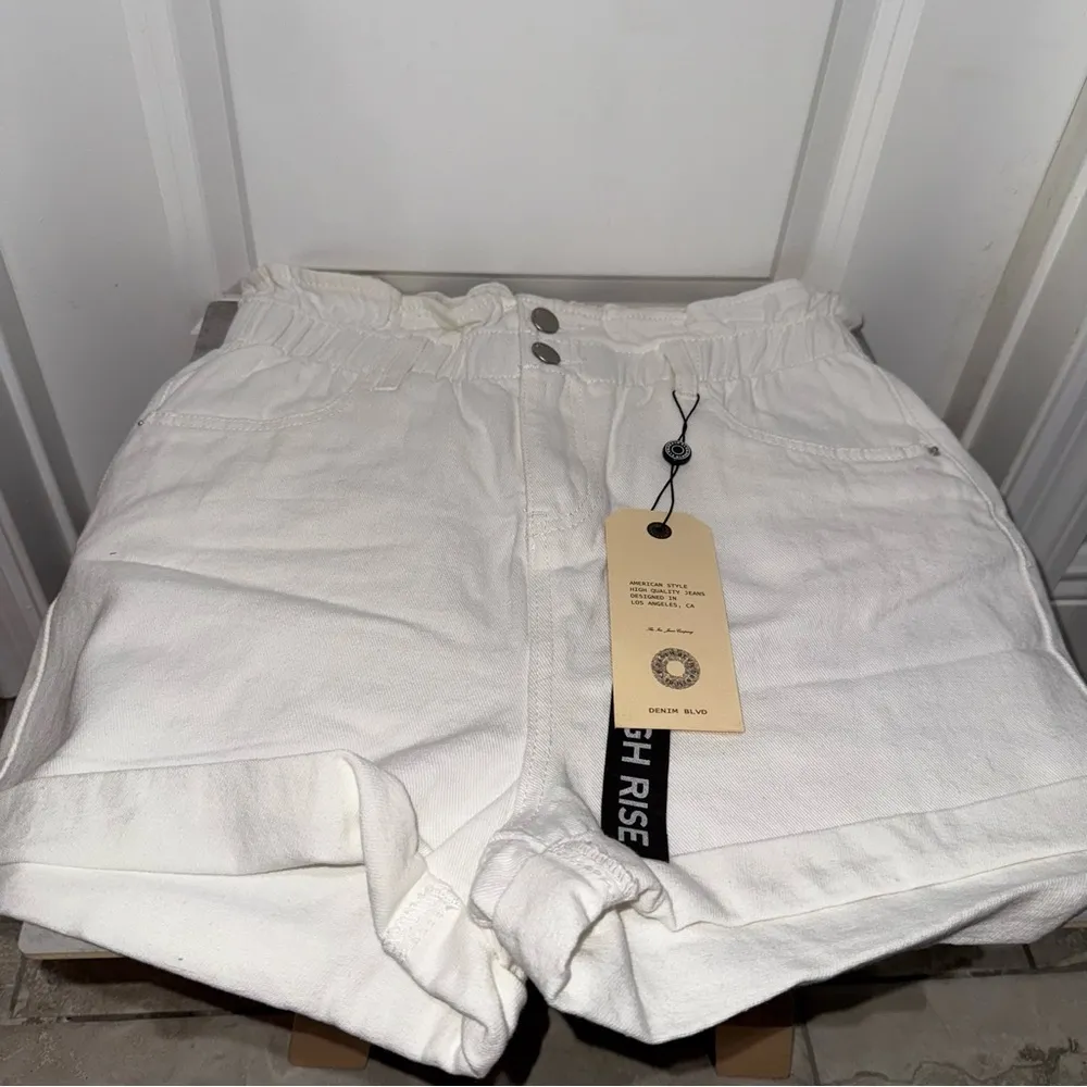 Super High Rise White Shorts Size Medium - Image 2