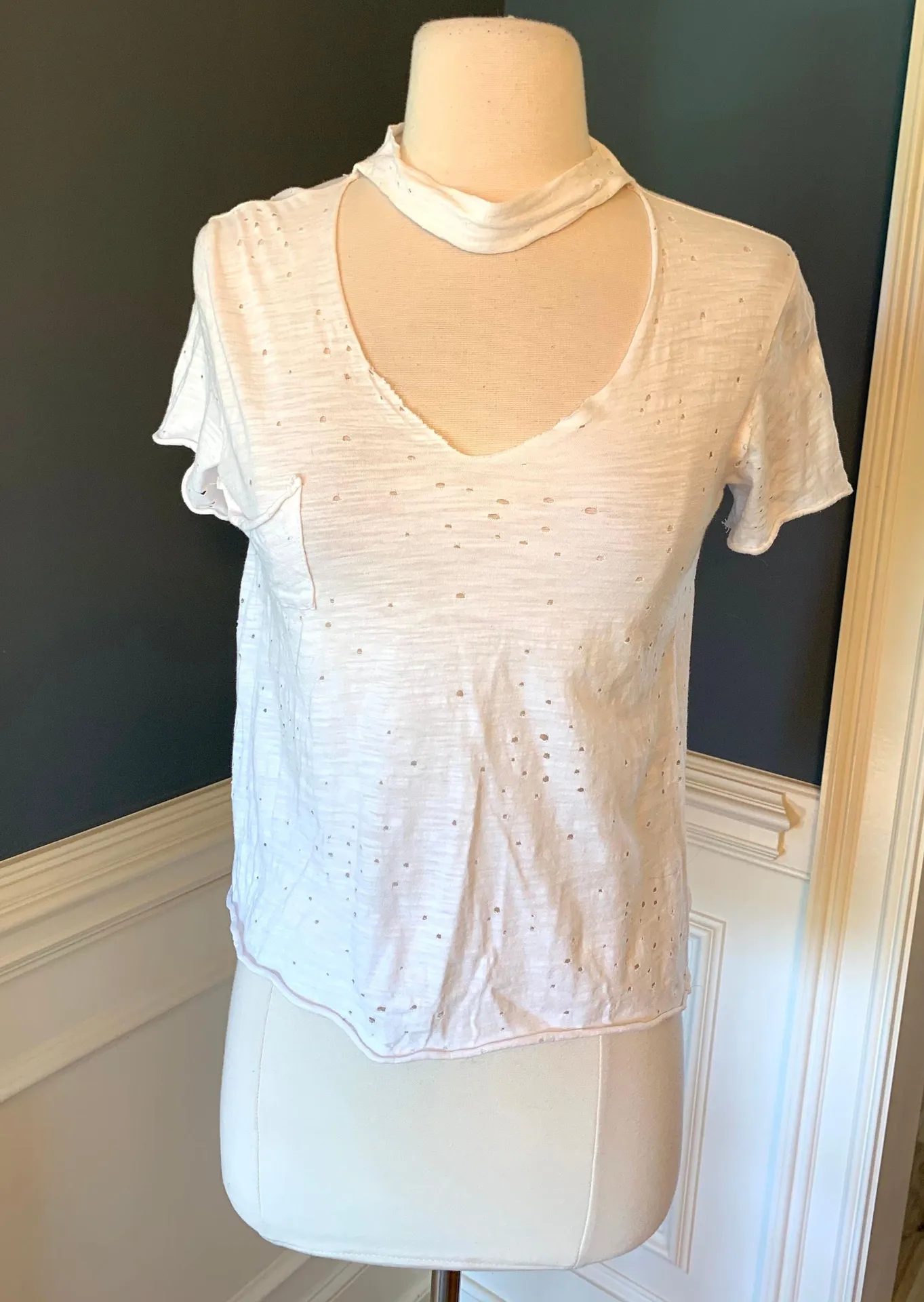 White Crop Top Boutique Distressed Shirt Small - Image 2