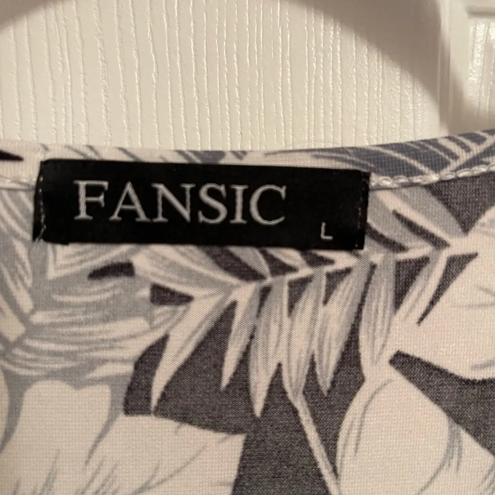 Fansic Women’s Black & White Floral Tunic Size L - Image 2