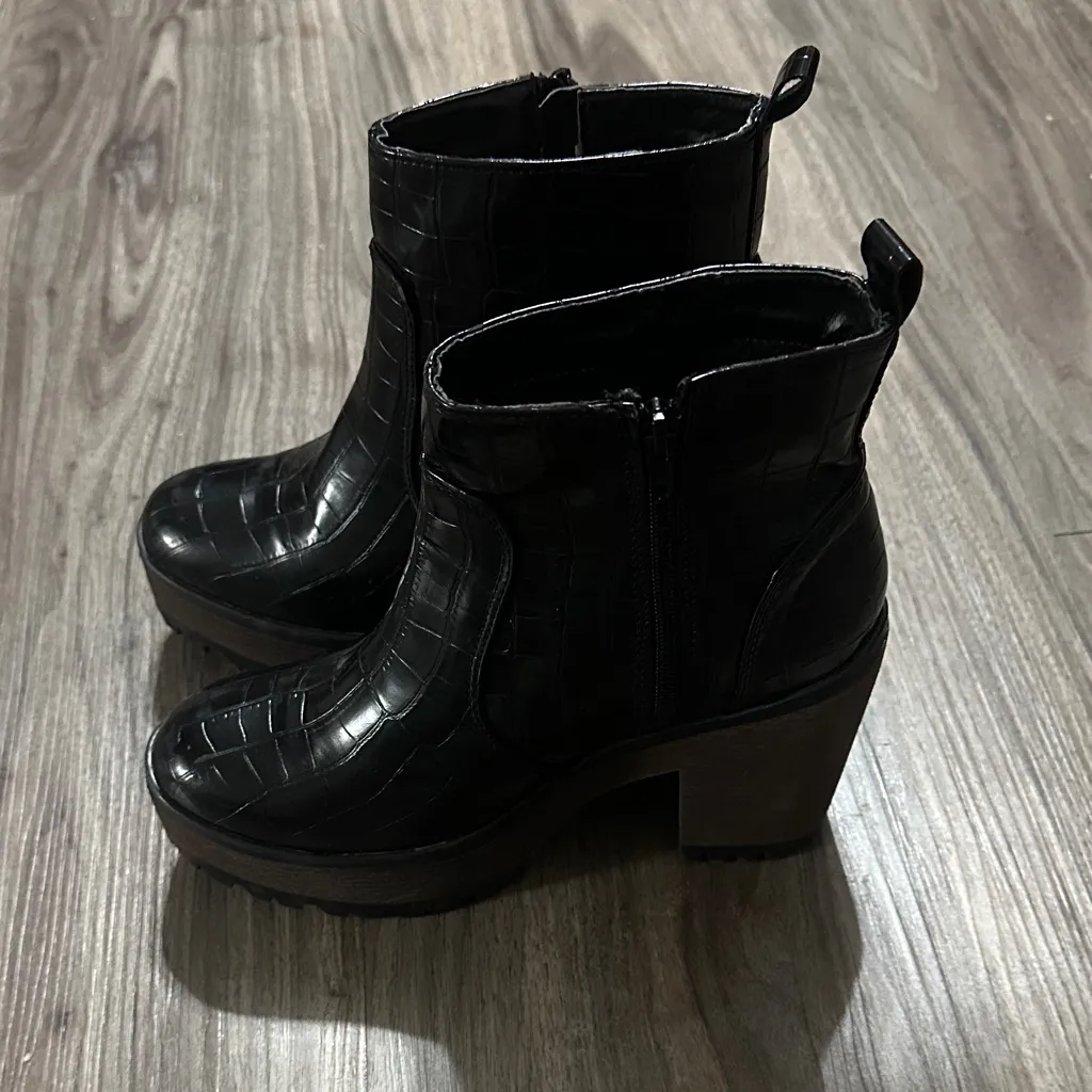 Chic Black and Brown Ankle Boots Size 9 - Image 6