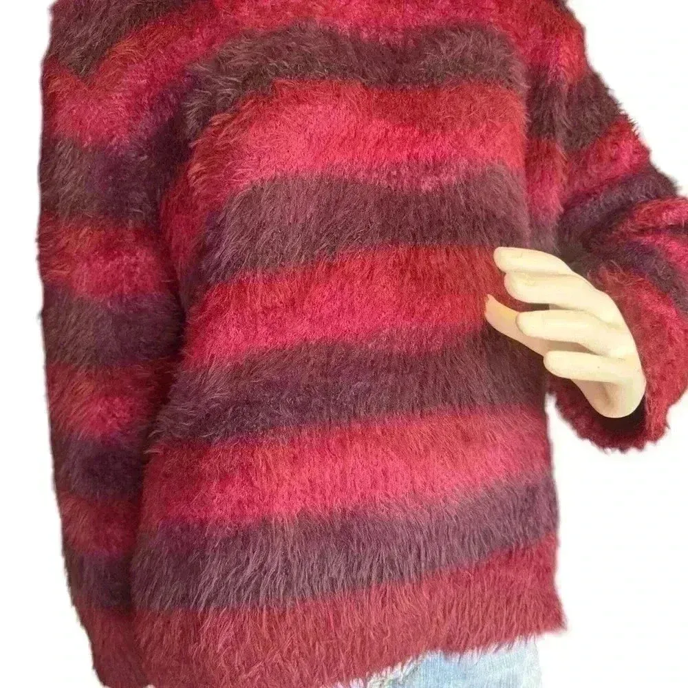 Savage crewneck fuzzy texture long sleeve sweater l. Size L - Image 7