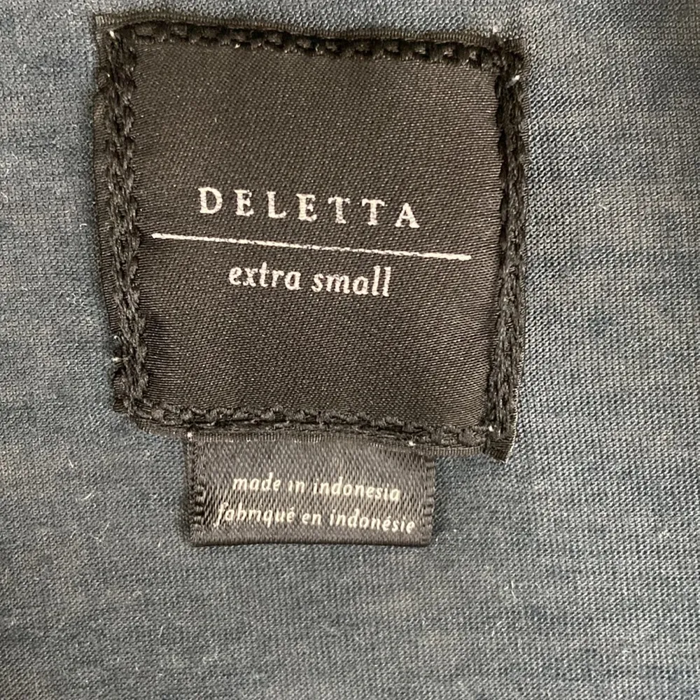 Anthropologie  Pleated Charcoal Gray Lightweight Wrap Size Extra Small - Image 4