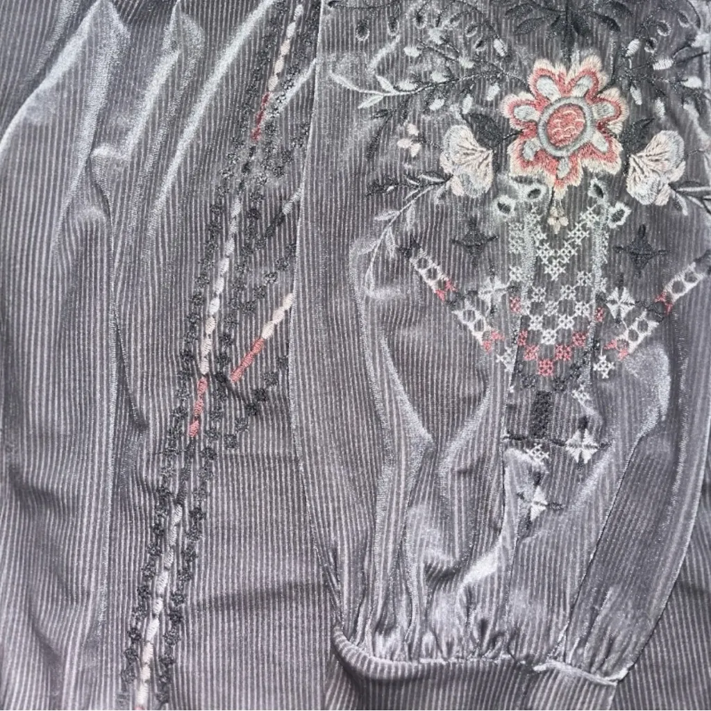 🎁 KATE & SAM Ribbed Velvet Embroidered Sweater Gray Size XL - Image 5