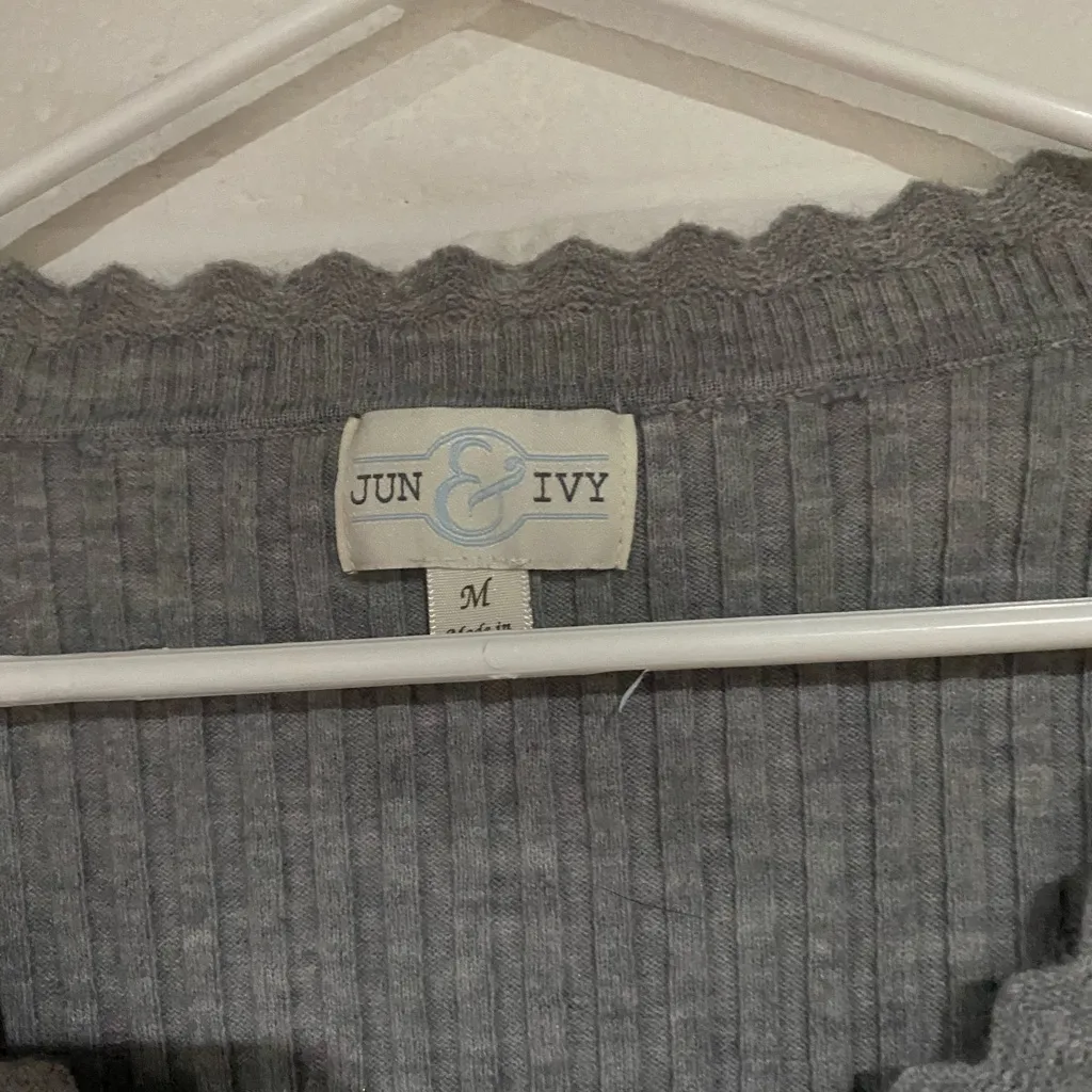 Womens medium grey sweater Longsleeve - Image 3