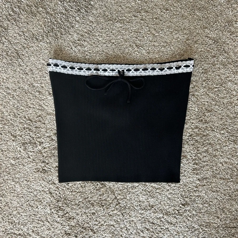 Pretty Garbage NWOT Ribbed Knit Tube Top With Lace Bow Detail Black Size L - Image 3