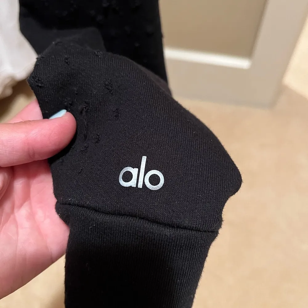 Alo yoga the crew distressed pullover - black - Image 5