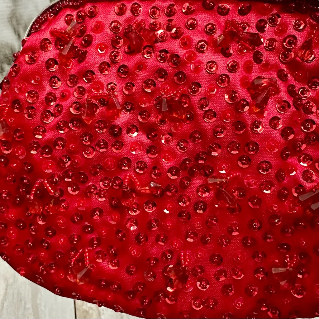 Merry Christmas Holiday Party Red Beaded Kiss - Image 7