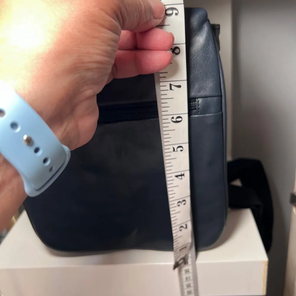 Travelon Navy Blue Leather Messenger Bag with Front Zip Pocket - Image 4