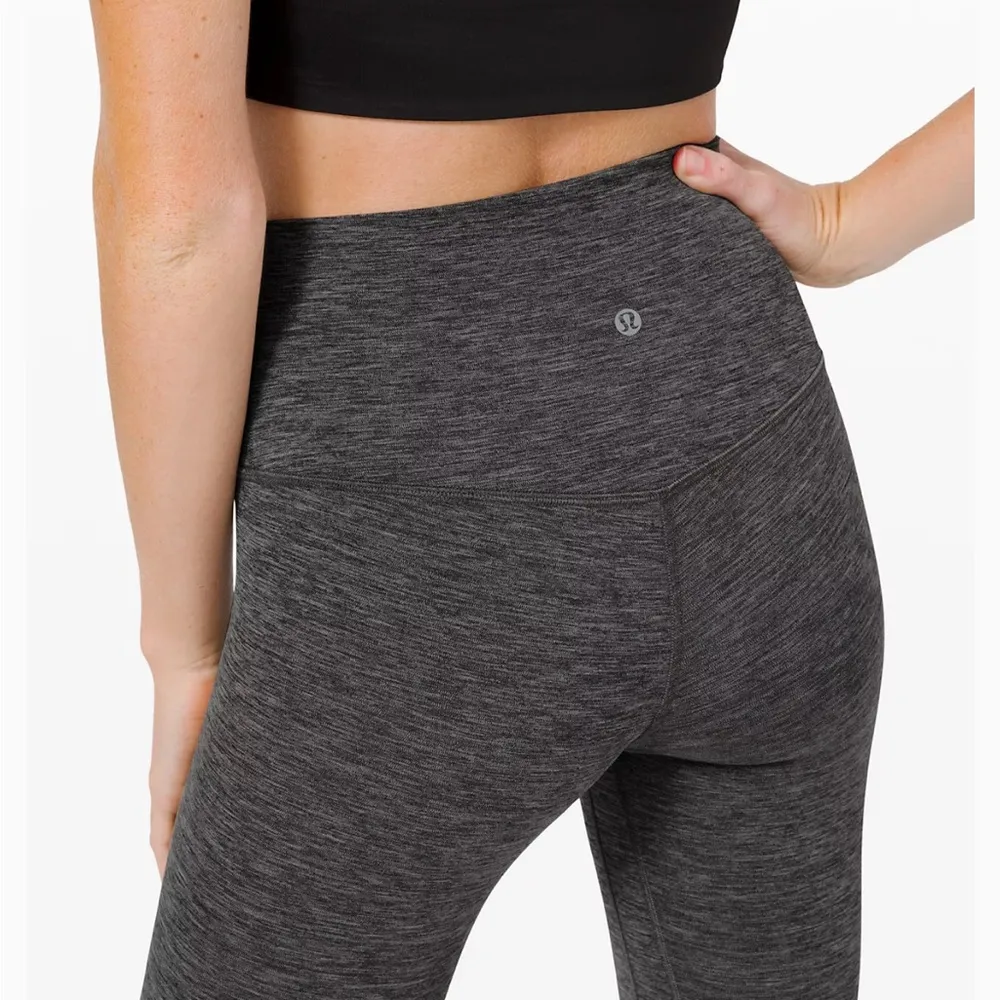 Lululemon Align High-Rise Crop
Heathered Black size 6 - Image 5