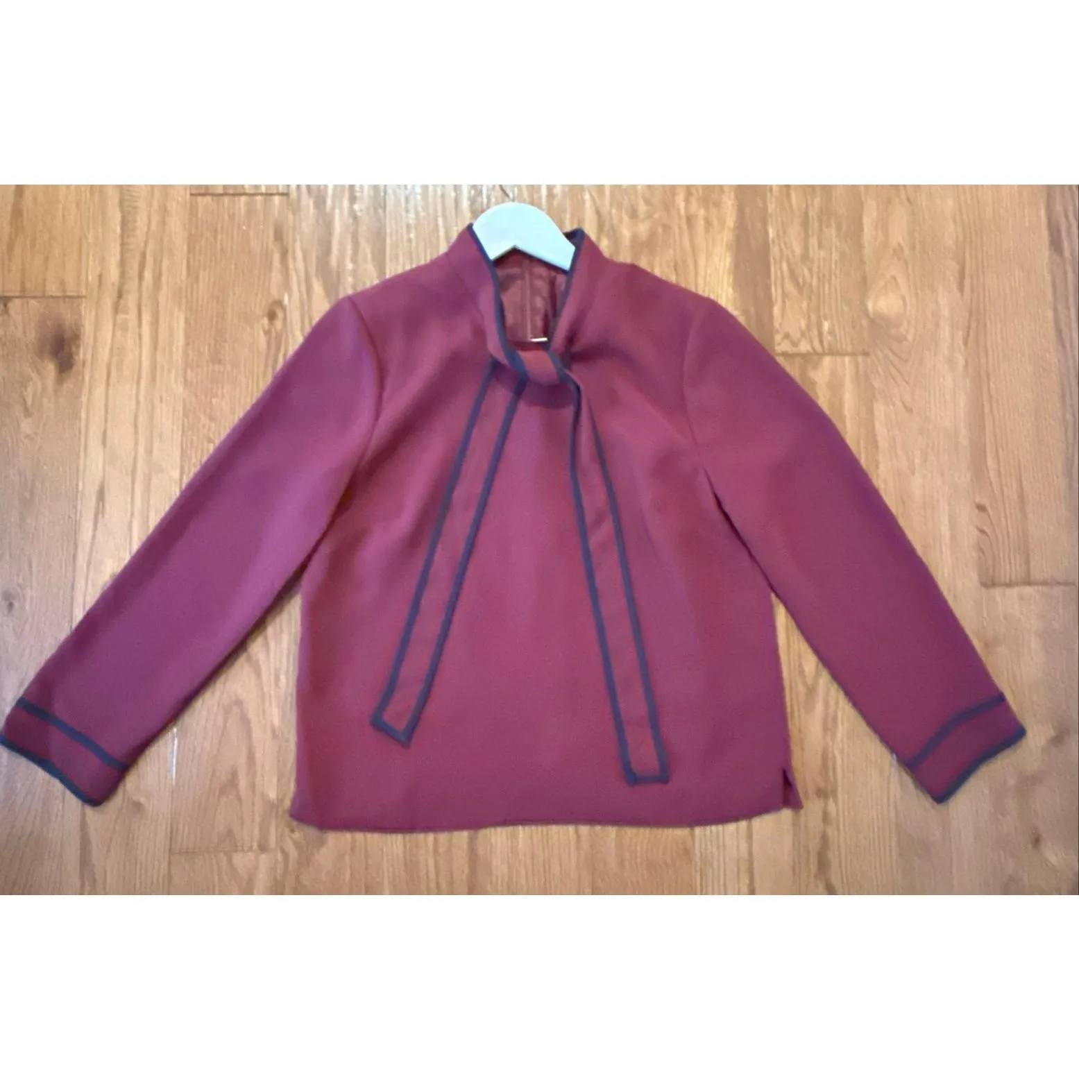 J.Crew tie neck burgundy blouse size 4 Red - Image 10