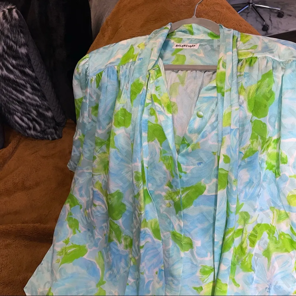 Balenciaga P ussy Floral Print Silk Jacquard Blouse in Blue - Image 6