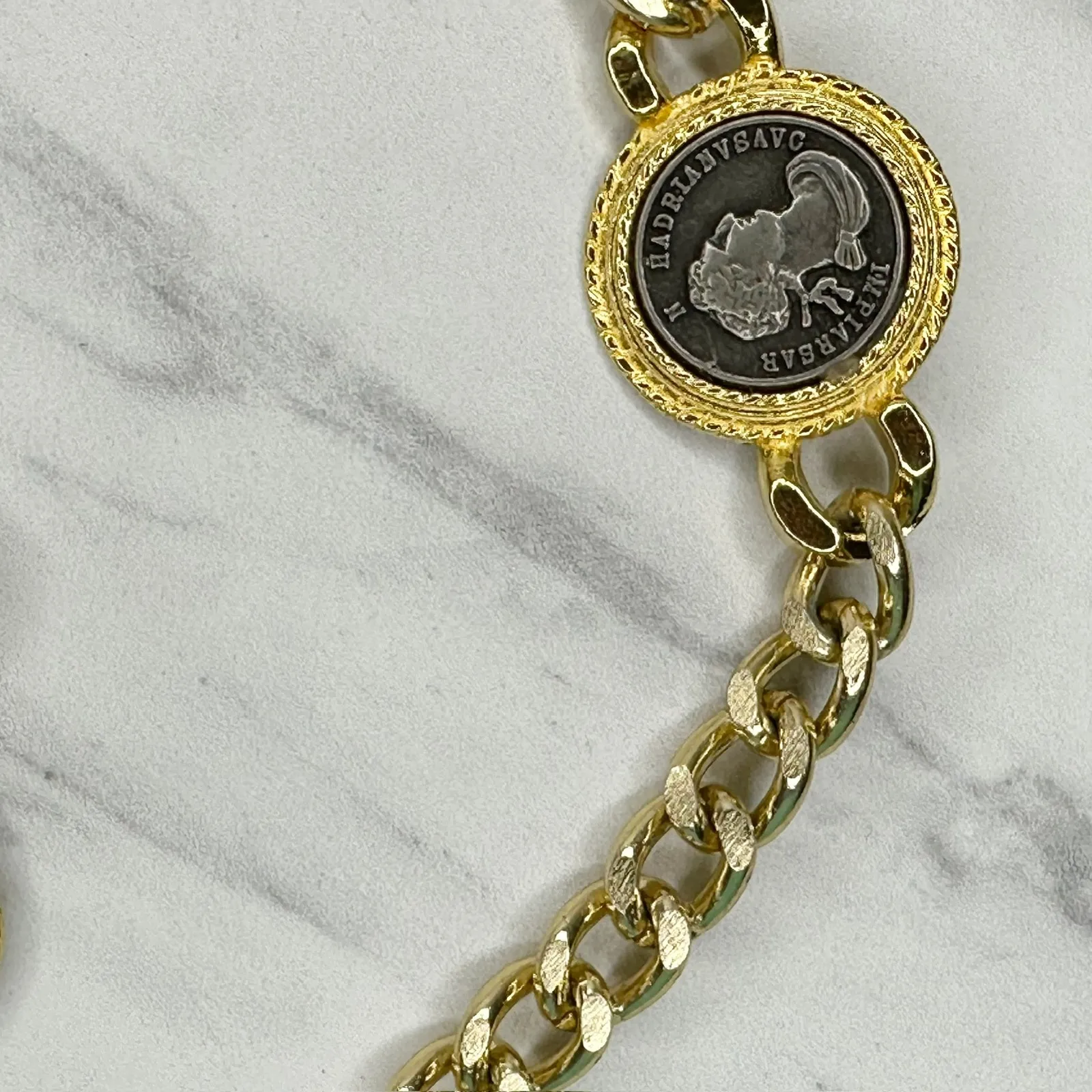 Vintage Omega Cameo Coin Concho Chain Link Belt Gold Tone XS/S Small ✨ - Image 8