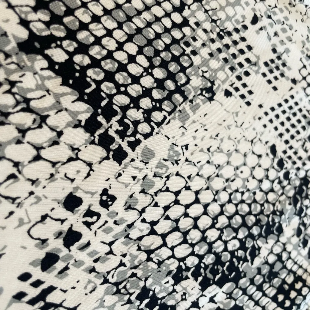 Tail 1/4 Zip Black Gray White Snake Skin Pattern - Image 4