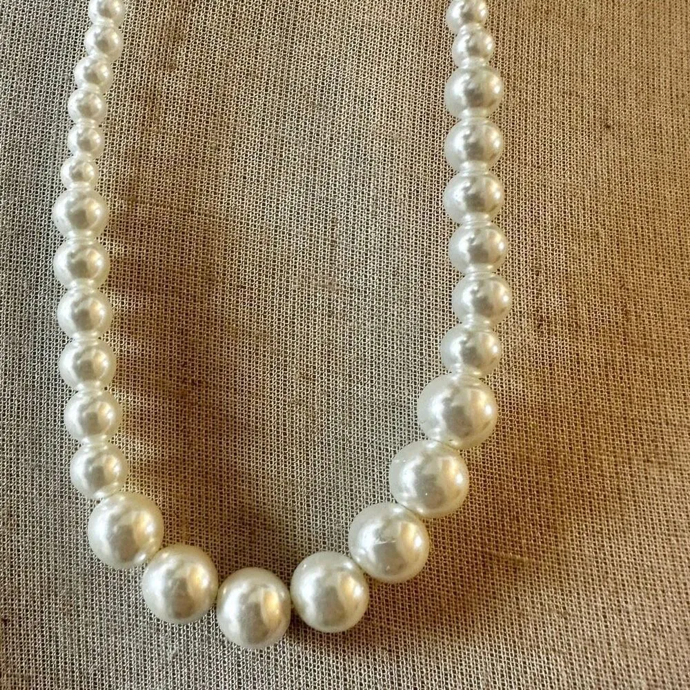 Faux pearl collar necklace - Image 3