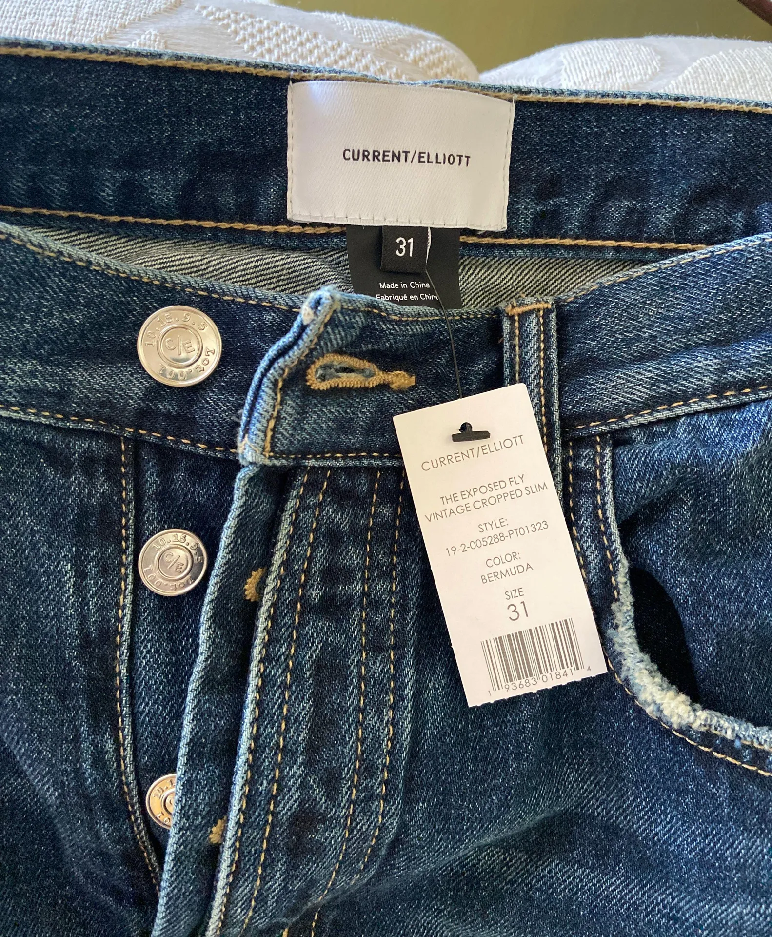 Vintage Cropped Slim Jeans - Image 4