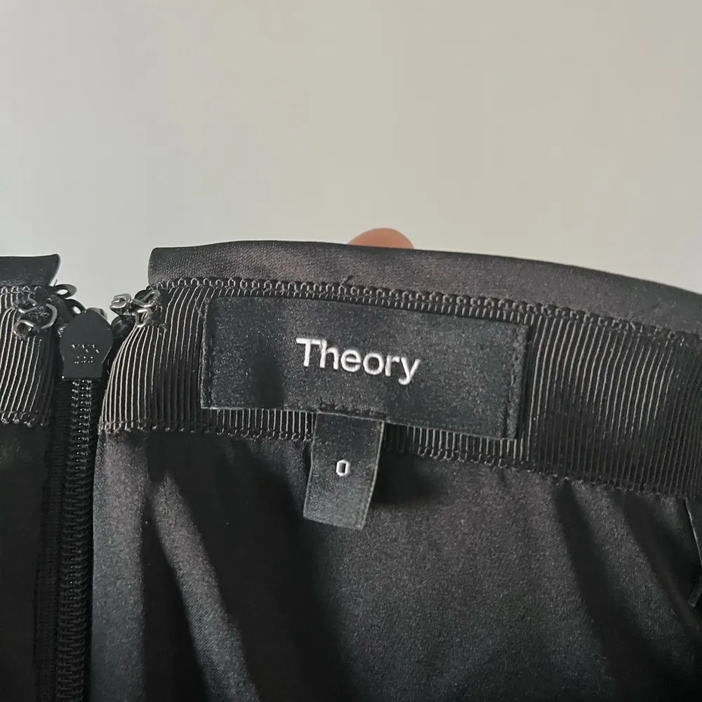 Theory black high slit fluid sequin skirt size 0 NWT - Image 7