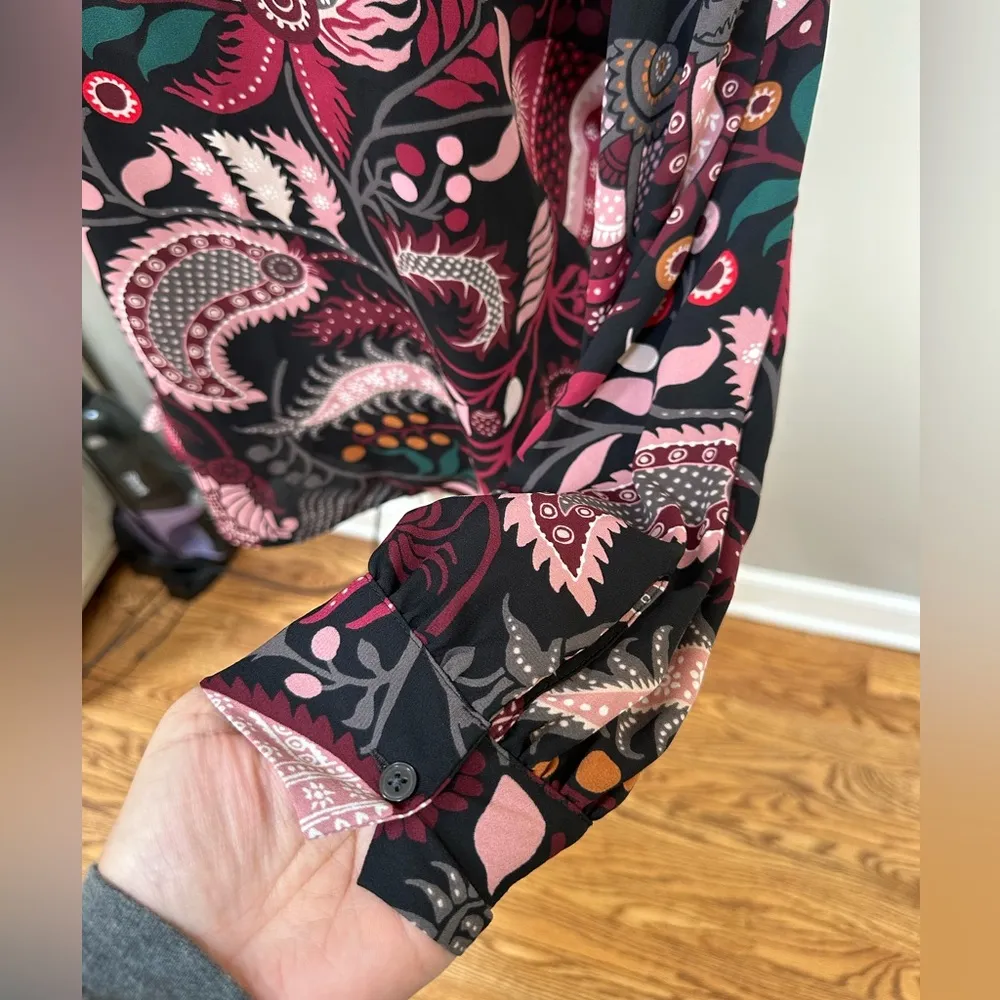 LOFT Bold Paisley Floral Pattern Blouse Top size small red black pink - Image 3