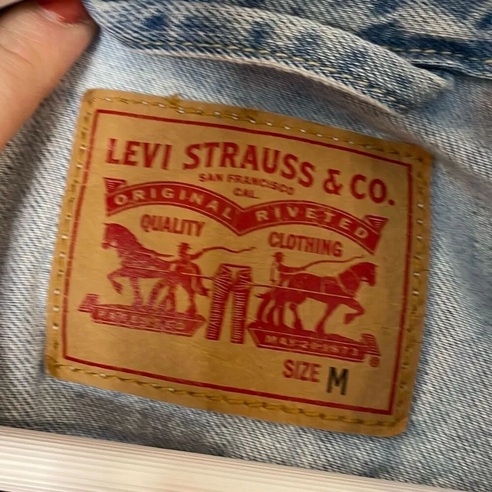 Levi’s cotton denim jacket with white embroidered flowers M - Image 3