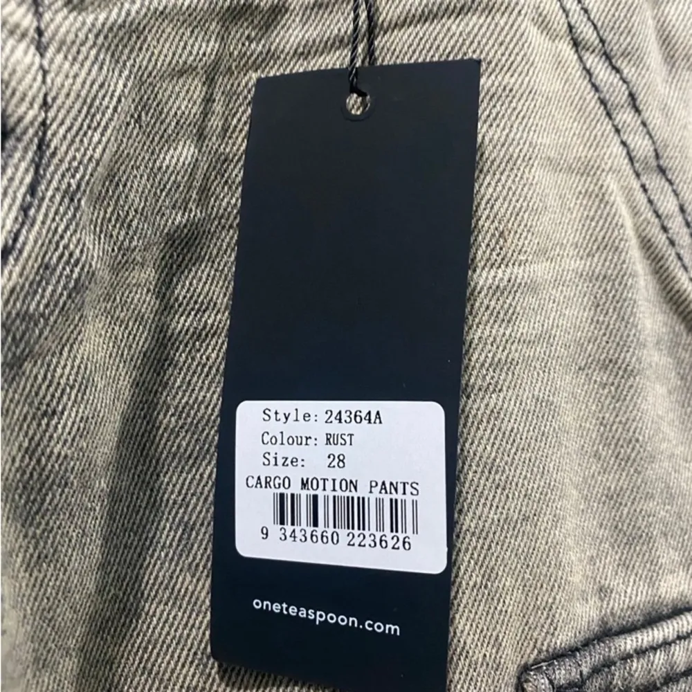 One Teaspoon rust cargo motion jeans in a size 6 or 28”.New. Free People Line - Image 6