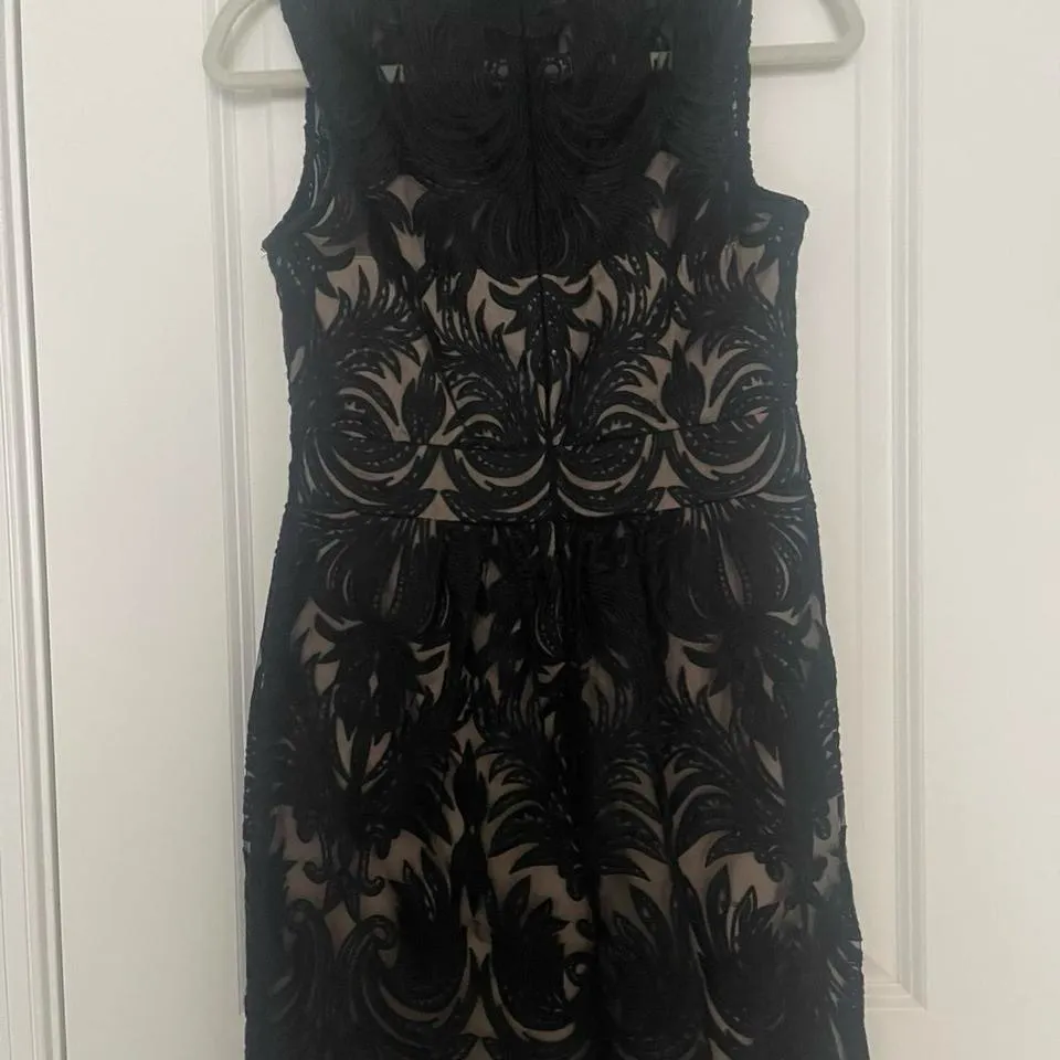 Embroidered lace Yoana Baraschi high neck sleeveless knee length dress - Image 6