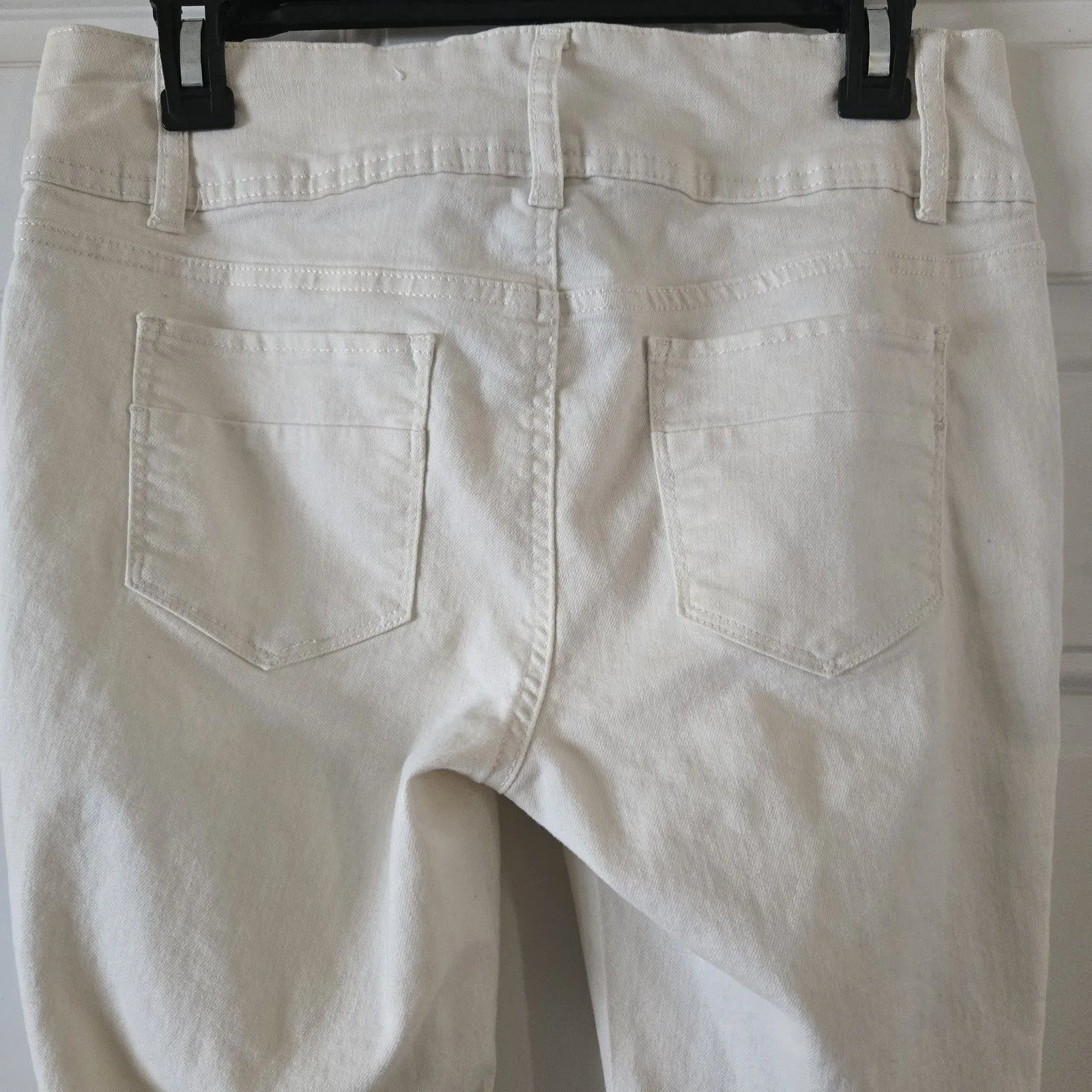 d.jeans Womens Off White Denim Stretchy Capris Sz 6 Mid Rise Triple Button Jeans - Image 3