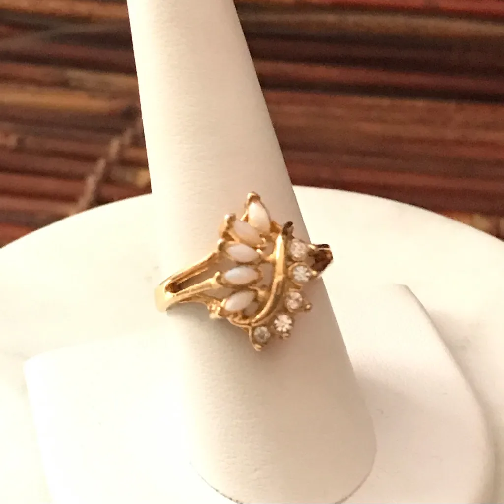 Cocktail Ring faux diamonds and opal cluster Gold Tone Ring Size 9.75 Pink - Image 2