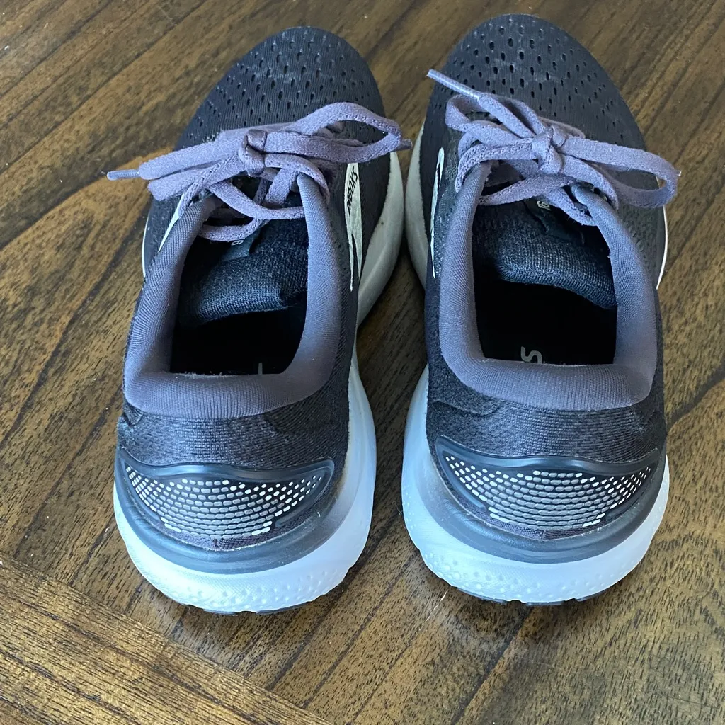 Brooks Ghost 16 Women Running Shoes Size 8 — Model 1204071B090, Black/Grey/White - Image 4